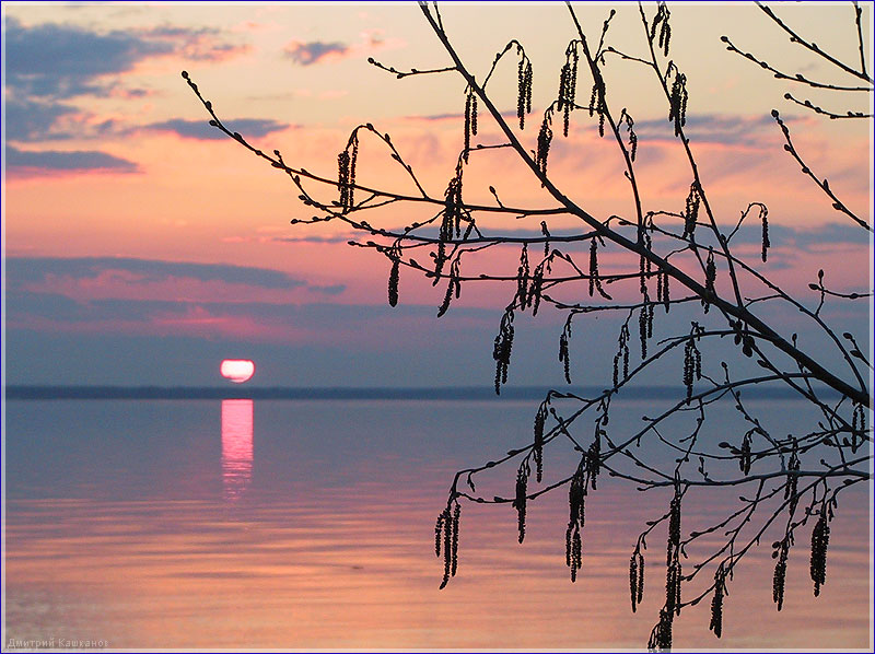 Закат солнца над Горьковским морем. Вечерний пейзаж