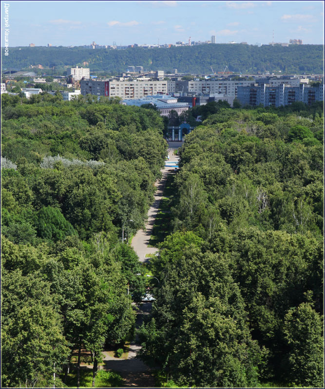 Главная аллея парка. Вид сверху. Автозаводский парк Нижнего Новгорода. Фото