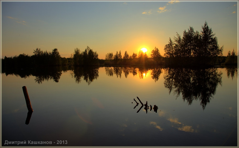 Красивый закат на озере Пырском