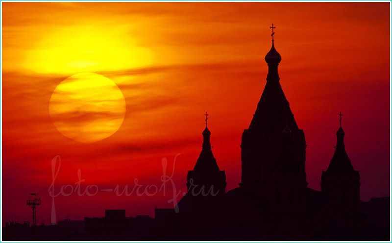 Огненный закат и собор Александра Невского 