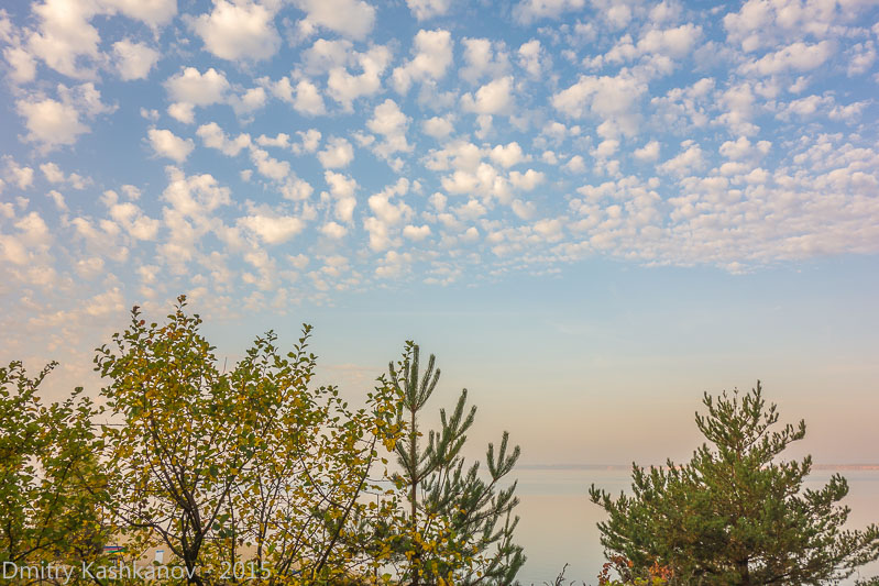 Утро на берегу Горьковского моря. Красивые облака