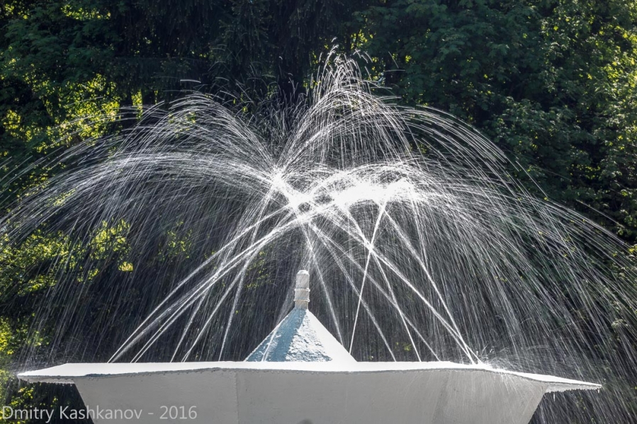 Маленький фонтан в Автозаводском парке