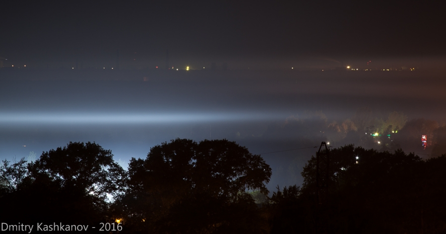 Ночное фото с подсвеченным туманом