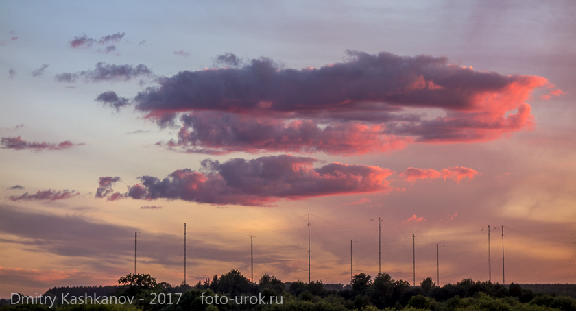 Антенное поле и вечерние облака