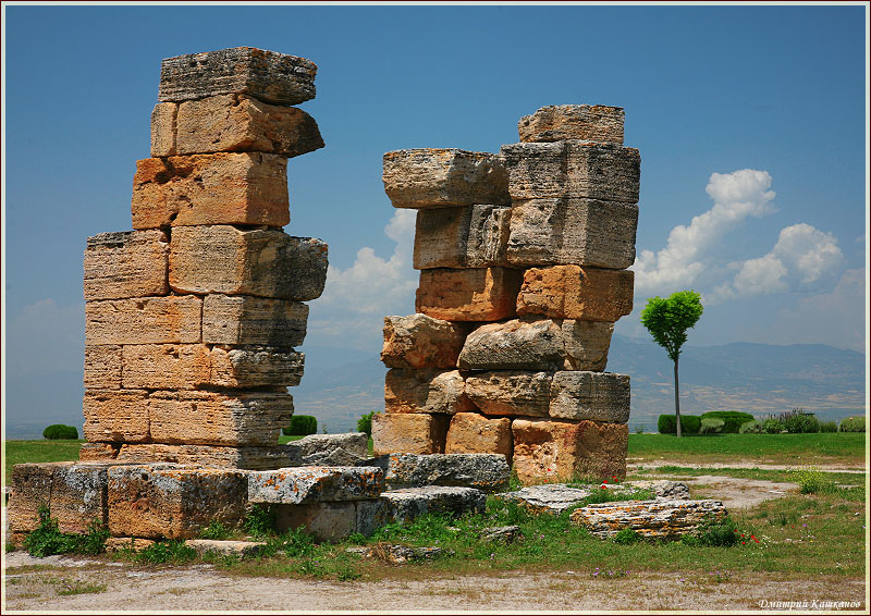 Античные постройки. Руины древнего города. Хиераполис. Турция