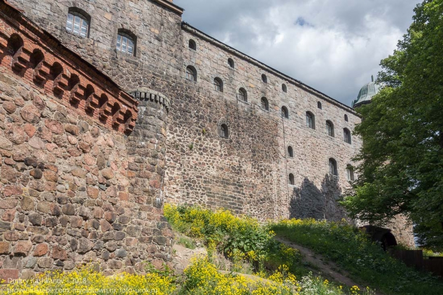 Выборгский замок. Крепостные стены и башни