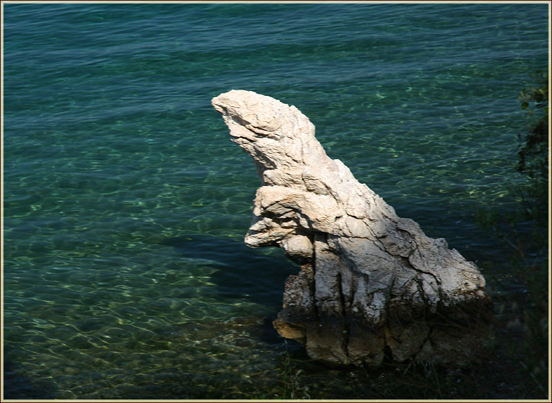 Фотография скалы в виде динозавра. Мармарис. Турция