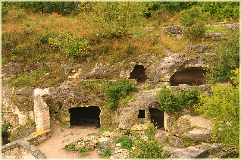 Чуфут-кале. Фотографии пещерного города. Крым. Бахчисарай