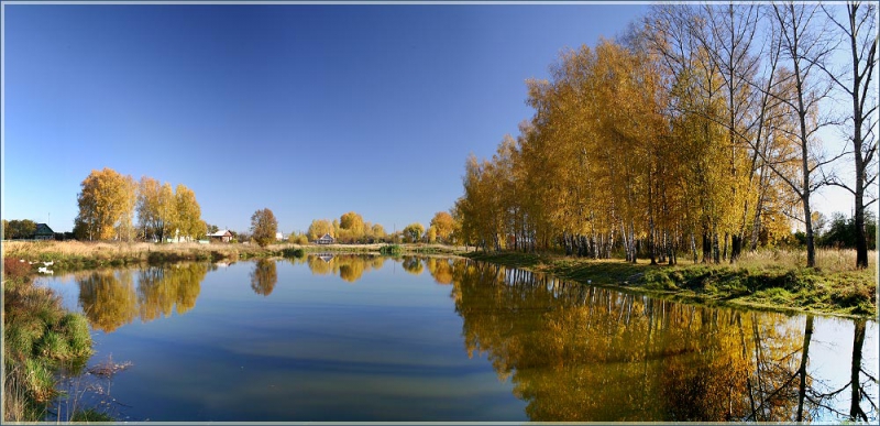Осенний пейзаж с озером. Панорамные фотографии высокого разрешения. Фотопанорамы