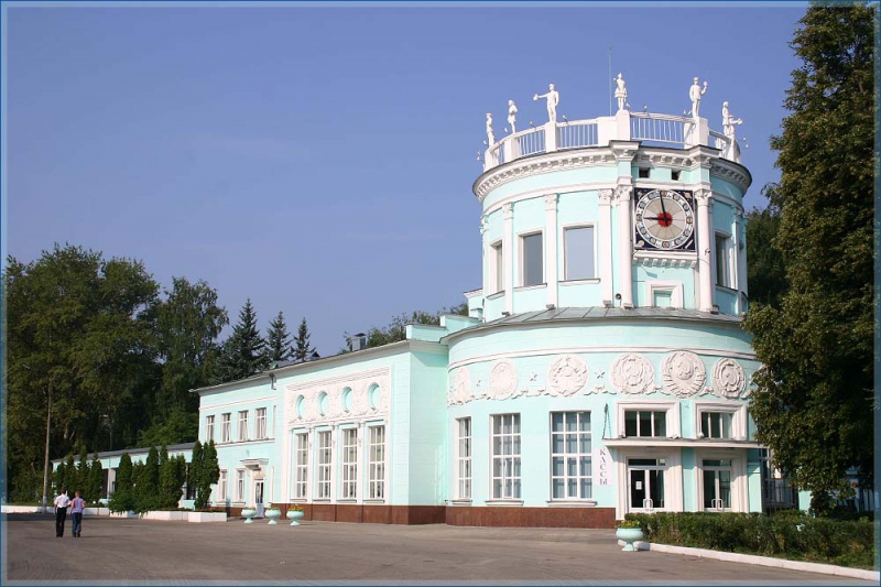 Здание детской железной дороги. Достопримечательности Нижнего Новгорода. Фото