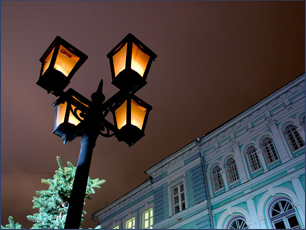 Теплая ночь. Фонари на Большой Покровке. Достопримечательности Нижнего Новгорода. Фото