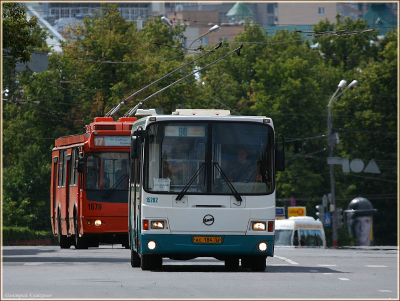 Автобус на площади Минина. Фотографии Нижнего Новгорода