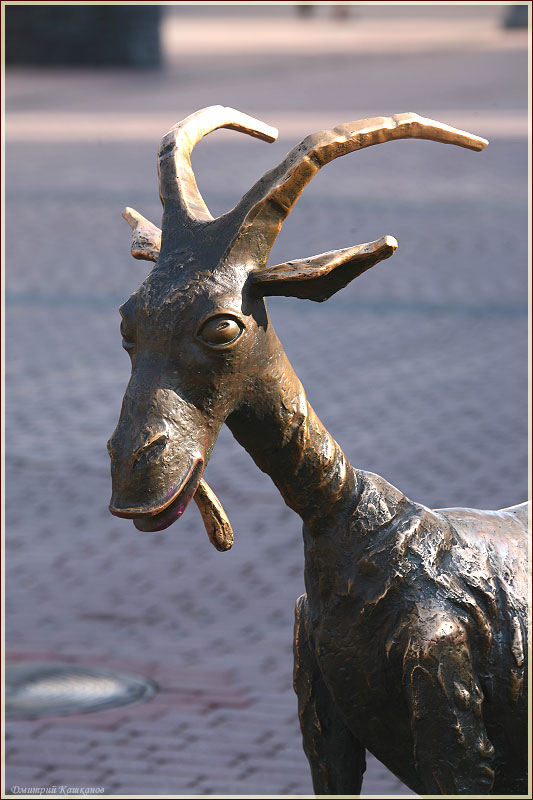 Коза на Большой Покровке. Металлические скульптуры. Фото Нижнего Новгорода. Городской пейзаж
