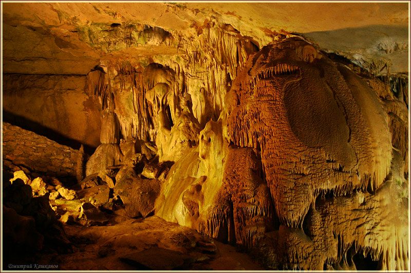 Известковые образования в пещерах. Мраморная пещера в Крыму. Фото пещер