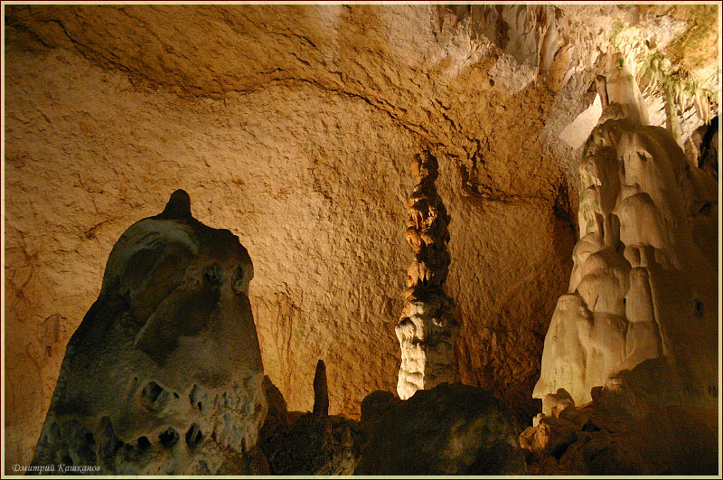 Каменные изваяния пещер. Экскурсия в пещеру. Мраморная пещера в Крыму. Фото пещер