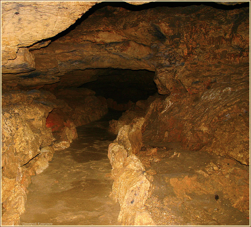 Погружение в недра Земли. Красная Пещера в Крыму. Фото пещер