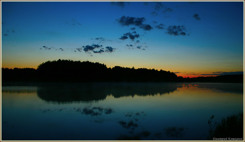 Ночной пейзаж. Тишина. Плавающие свечи в озере