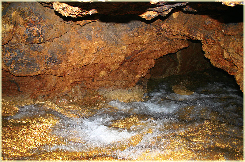 Подземная река. Красная Пещера в Крыму. Фото пещер