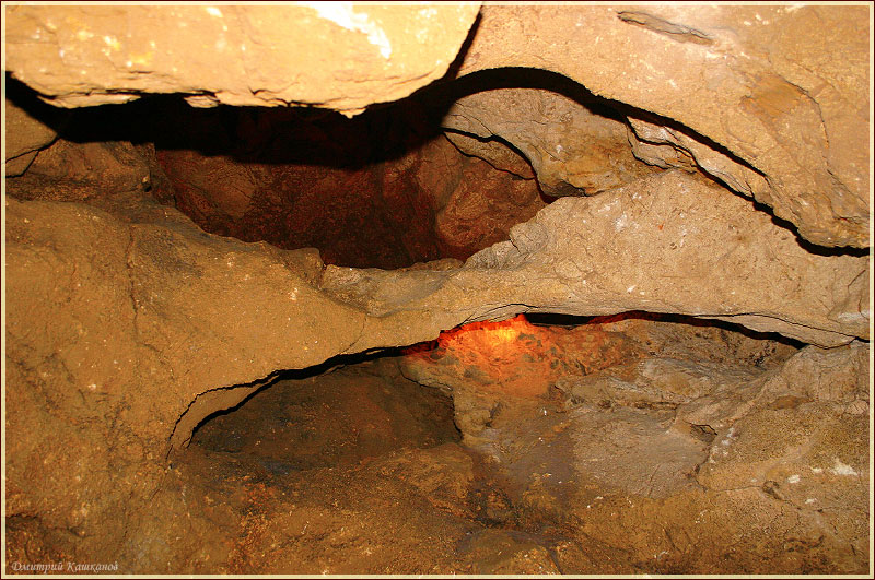 Таинственные ходы в подземельях.  Красная Пещера В Крыму. Фото пещер