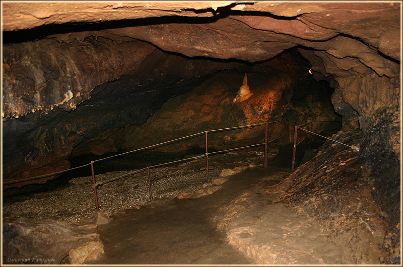 Таинственные ходы в подземельях.  Красная Пещера В Крыму. Фото пещер