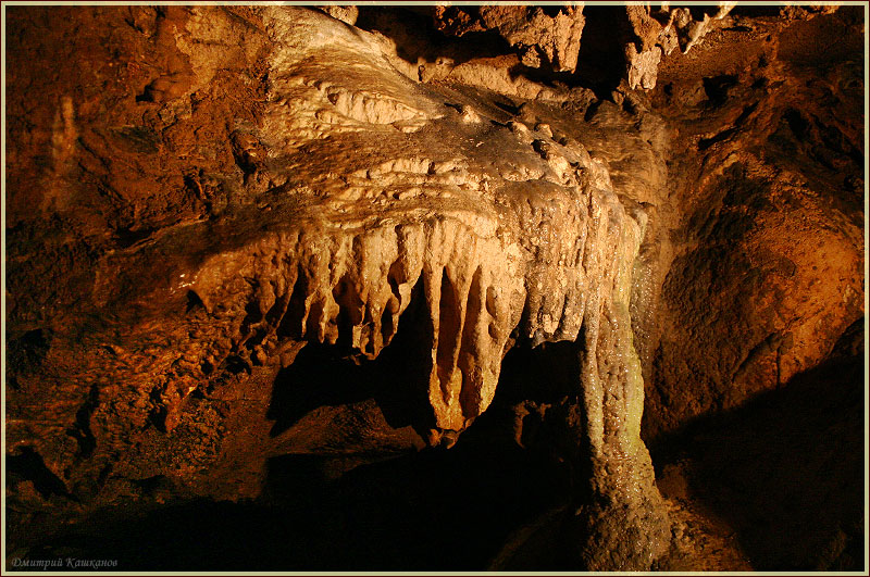 Каменные своды пещеры. Фото сталактитов. Красная Пещера В Крыму. Фото пещер