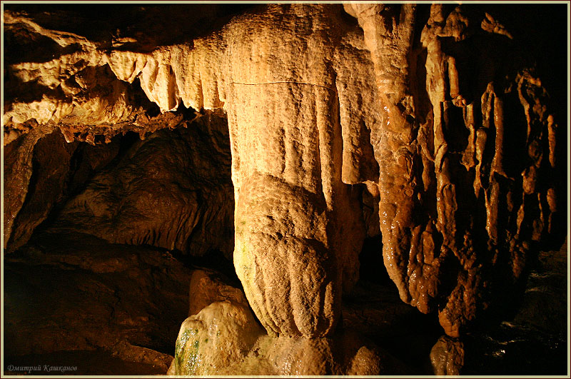 Каменные занавесы и драппировки. Красная Пещера В Крыму. Фото пещер