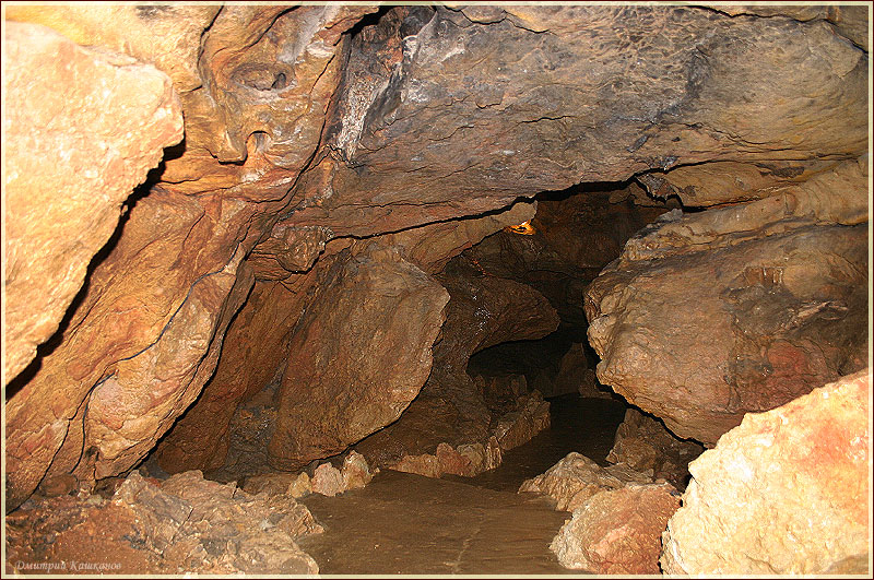 Таинственные ходы подземелий. Красная пещера в Крыму. Фото пещер