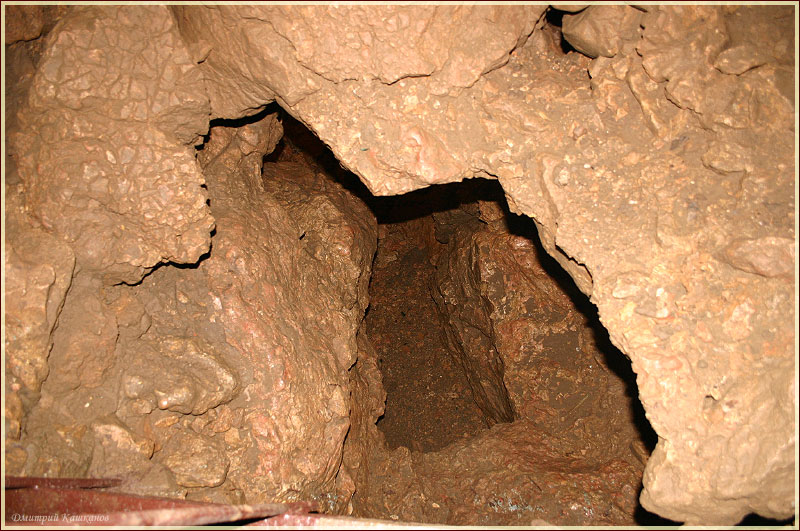 Таинственные гроты подземелья. Красная пещера в Крыму. Фото пещер
