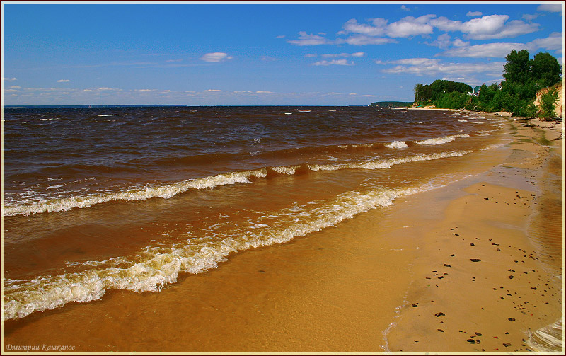 Горьковское море. Фото высокого разрешения. Песчаный пляж