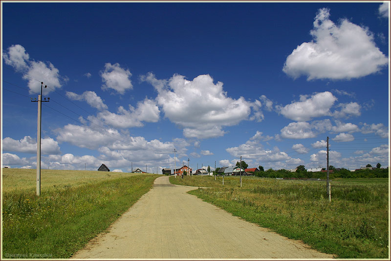 Дорога в поле. Деревенский пейзаж. Красивое небо. Красивые летние фото. 11 год