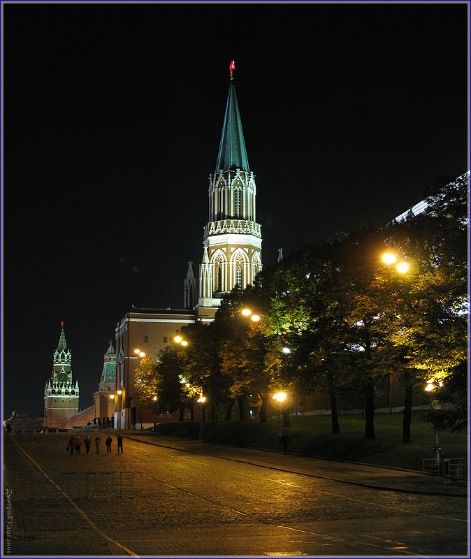 Входим на Красную площадь. Ночная Москва. Фото ночного города