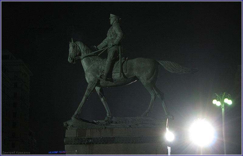Памятник Г.К.Жукову. Ночная Москва. Фото ночного города
