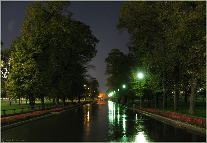 Александровский сад ночью. После дождя. Ночная Москва. Ночной город. Фото